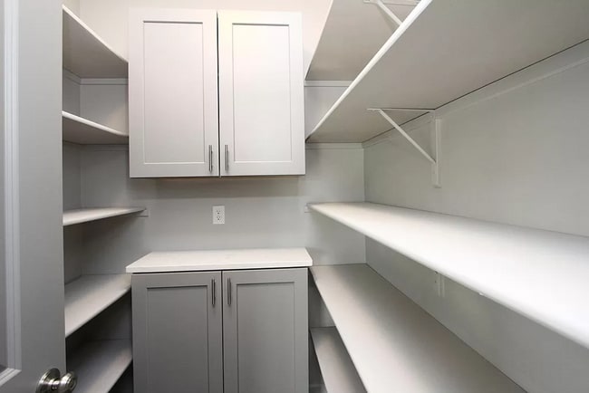 Building Photo - Beautiful 5 Bed/3 Bath House Available February 1st, 2026!