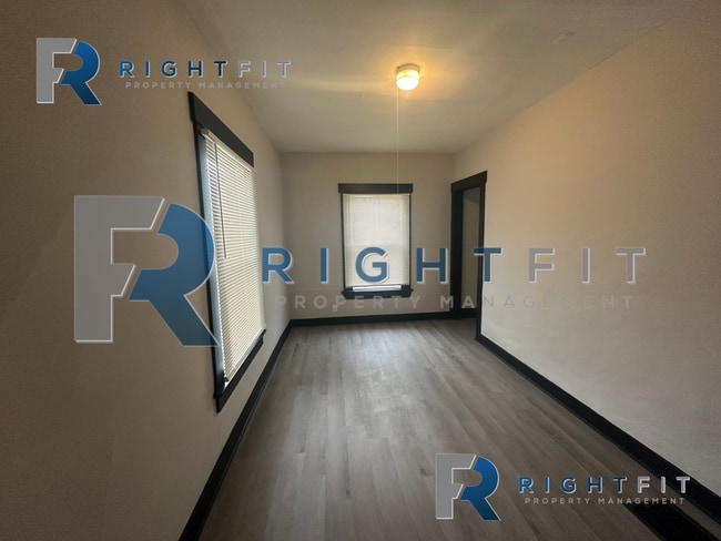 Building Photo - Charming Home in Dayton