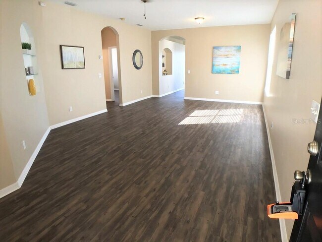 Building Photo - 8539 Deer Chase Dr