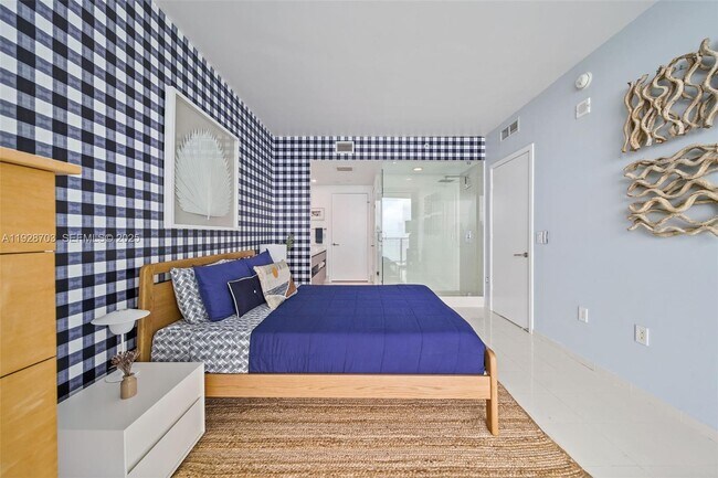 Building Photo - 460 NE 28th St