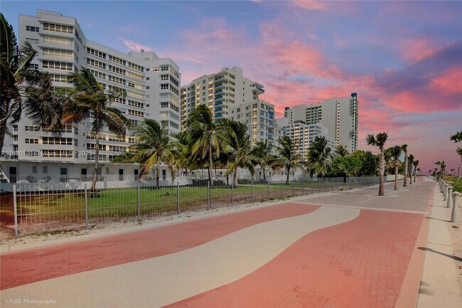 Building Photo - 4925 Collins Ave