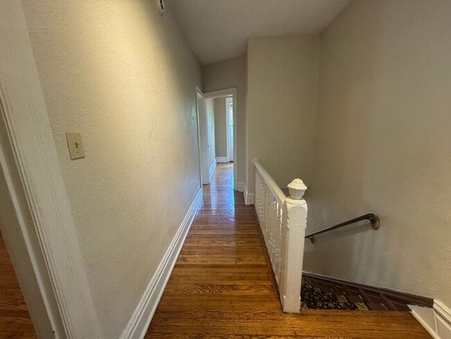 Building Photo - Delightful single-family home