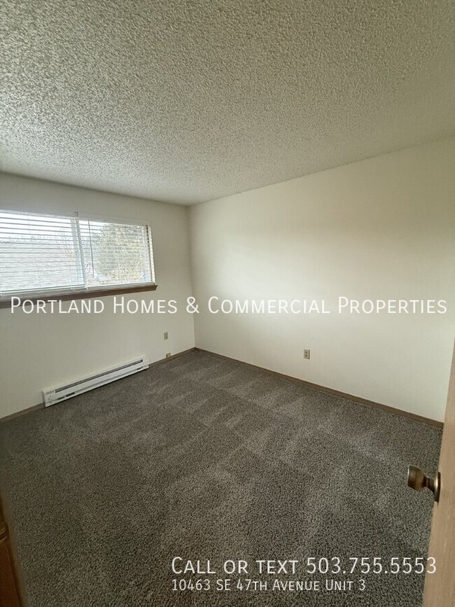 Building Photo - Milwaukie Triplex - 2 Bedroom