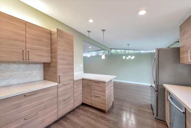 Building Photo - Modern Elegance & Effortless Style l 4BR Santa Clara Home