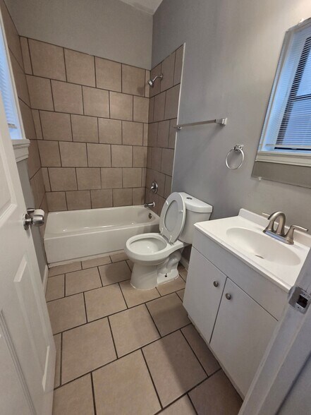 Building Photo - 3014 Pennsylvania Ave