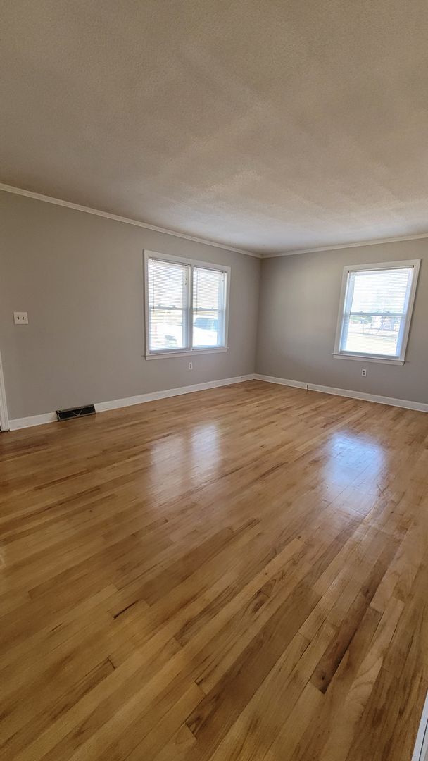 Building Photo - 206 Columbia Ave