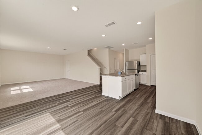 Building Photo - 31247 Williams Lndg St