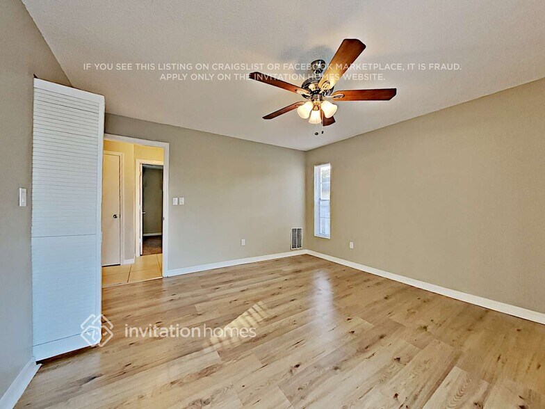 Building Photo - 3100 Blue Heron St