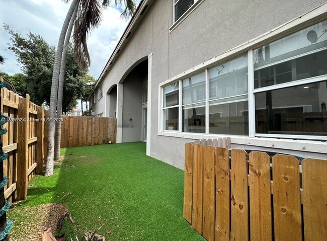 Building Photo - 8042 NW 114th Pl