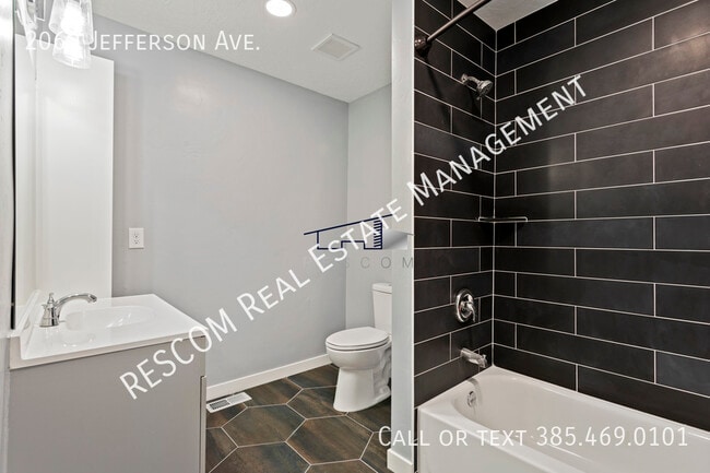 Building Photo - 2060 Jefferson Ave