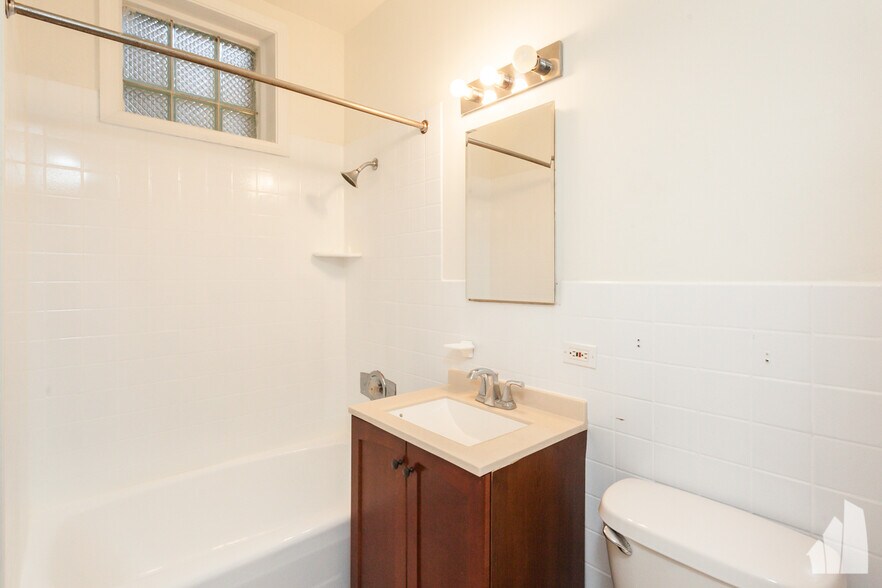 Building Photo - 900 W Newport Ave