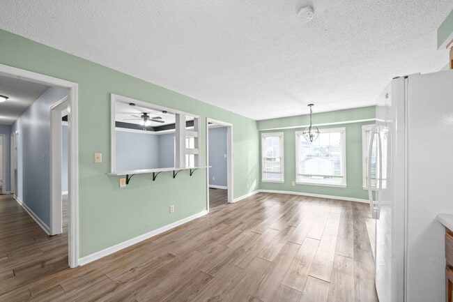 Building Photo - Pet Friendly Three Bedroom!