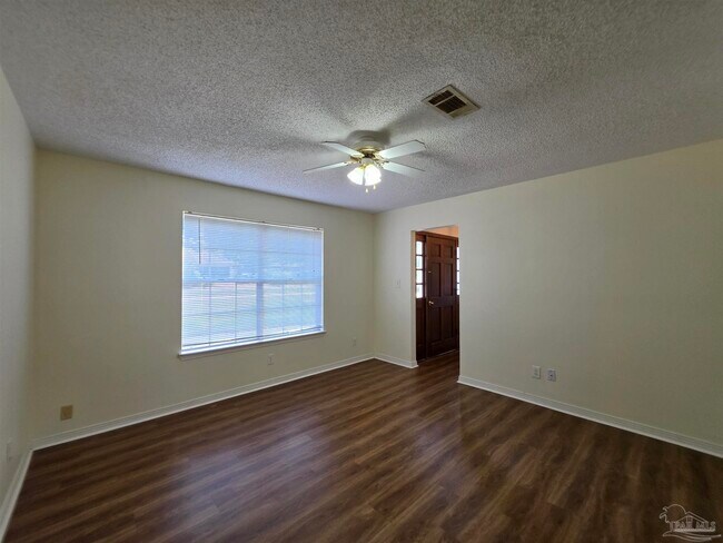 Building Photo - 6942 Falcon Dr