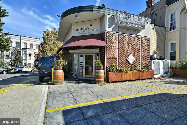 Building Photo - 643 E St NE