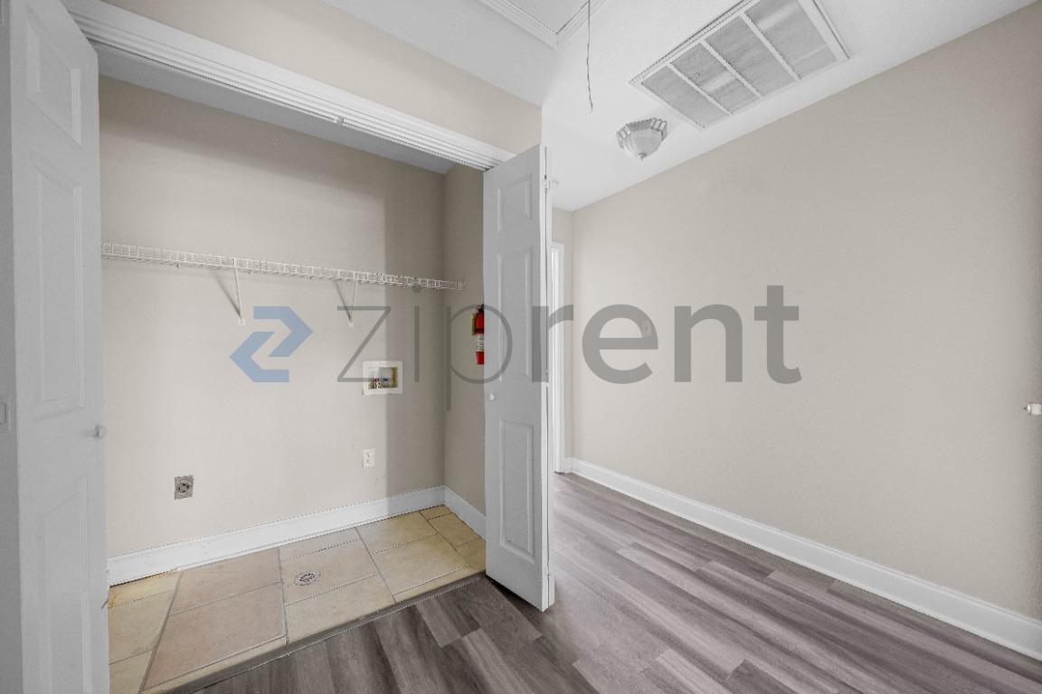 Building Photo - Unit 1418