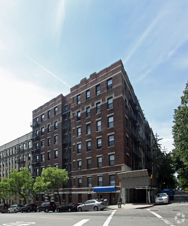 Primary Photo - Crescent Court Apartments