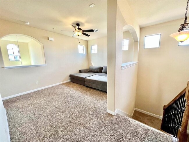 Building Photo - 422 Indianwood Dr