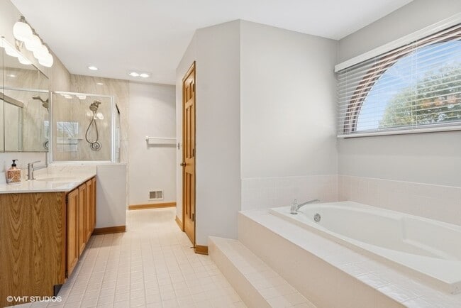 Building Photo - 970 Amberwood Cir