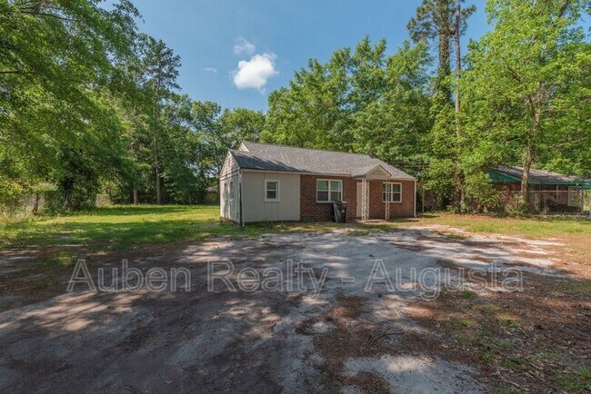 Building Photo - 2202 Roosevelt Dr