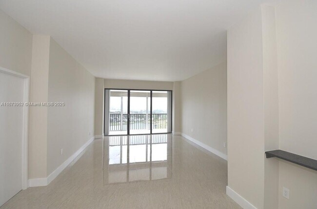 Building Photo - 3701 N Country Club Dr