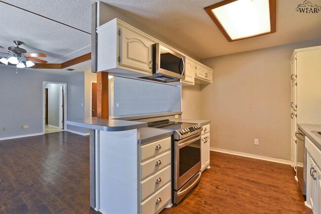 Building Photo - 4618 Sabota Ave