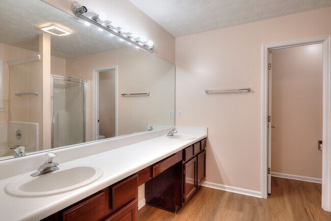 Building Photo - 665 Walnut Creek Dr NW