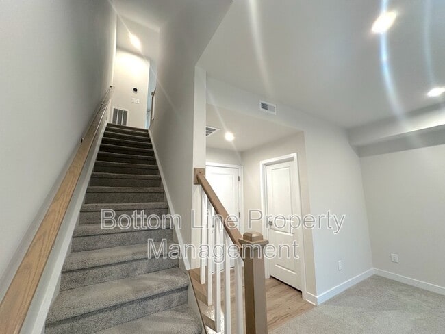 Building Photo - 460 Spearfield Ln