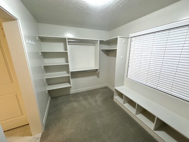 Building Photo - “St. George, Aspen Estates: 5 spacious bed...