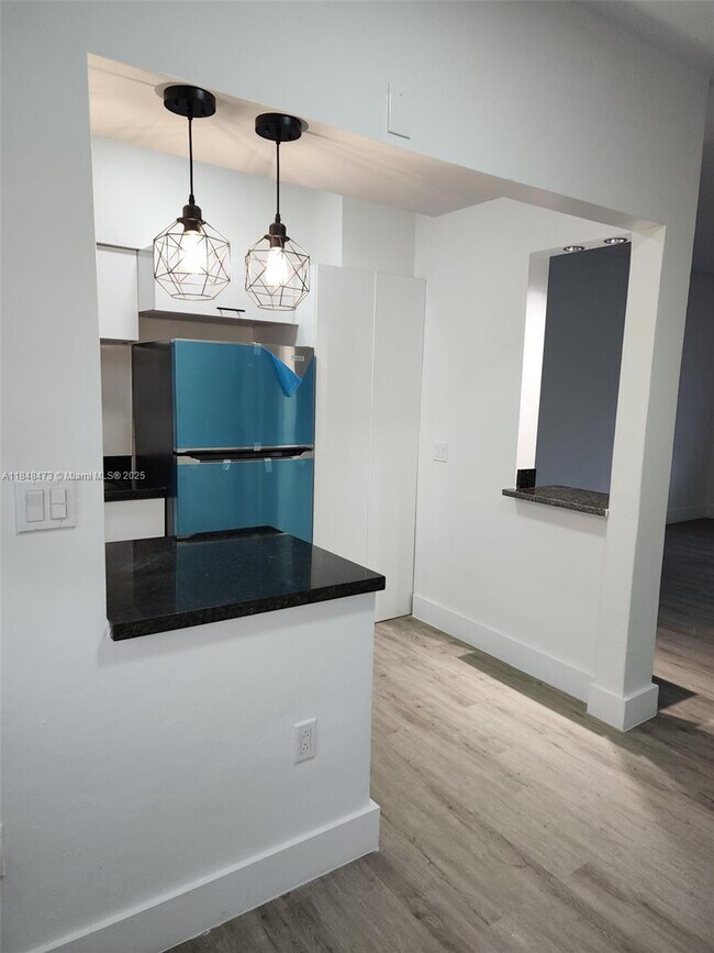 Building Photo - 2101 Normandy Dr