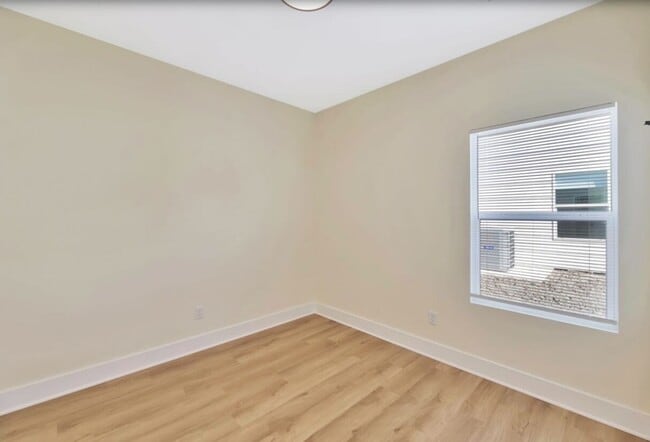 Building Photo - 17121 W Kashmir St