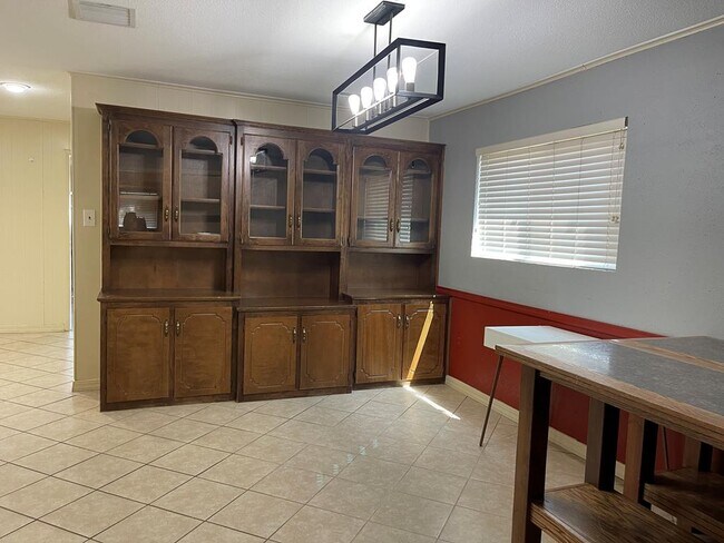Building Photo - 6209 Glenhaven Dr