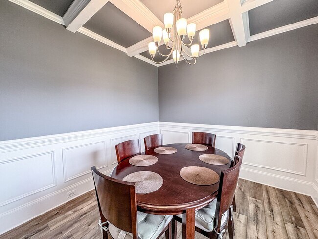 Building Photo - Stunning 4 Bed Home with Fenced Backyard