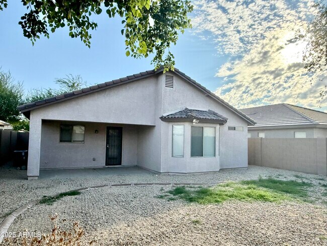 Building Photo - 2432 W Tamarisk Ave