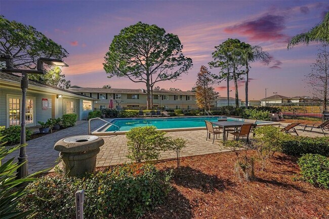 Building Photo - 550 Golden Raintree Pl