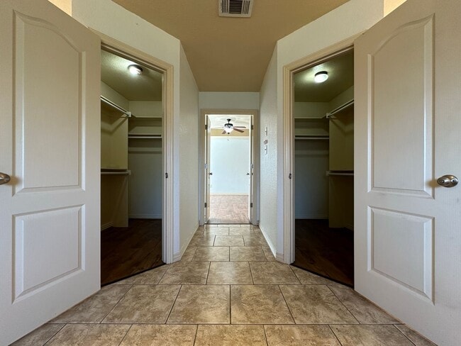 Building Photo - * Move-In Special * Beautiful 4 Bed / 2 Bath Home in Fort Smith