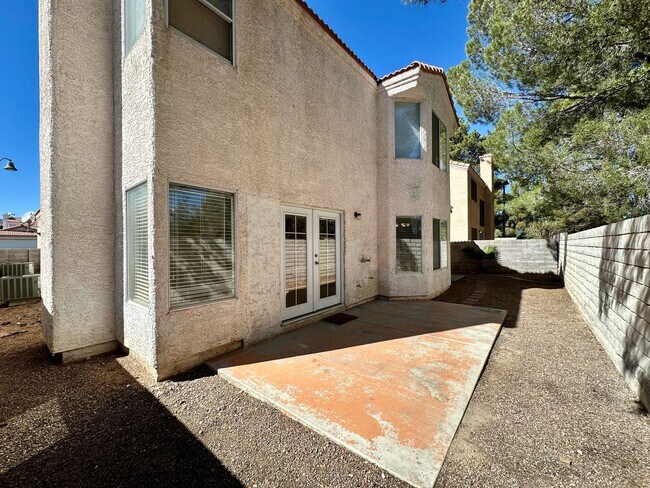 Building Photo - Reflections At The Lakes