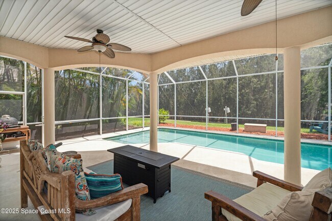 Building Photo - 2025 Sykes Creek Dr
