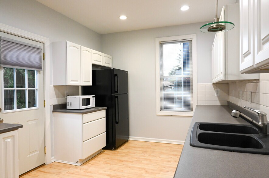 Kitchen - 330 Demain Ave