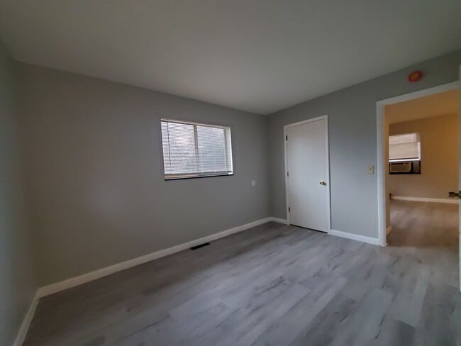 Building Photo - 706 N Broadway St