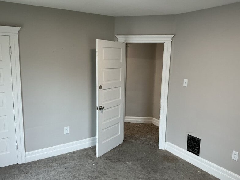 Building Photo - 40 Ferrin Pl