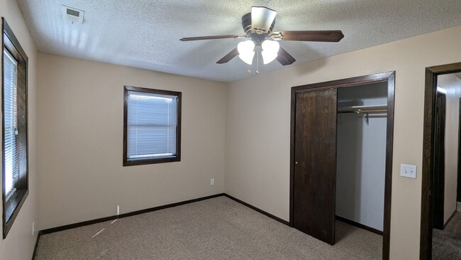 Building Photo - 3-bed home near Lake Manawa