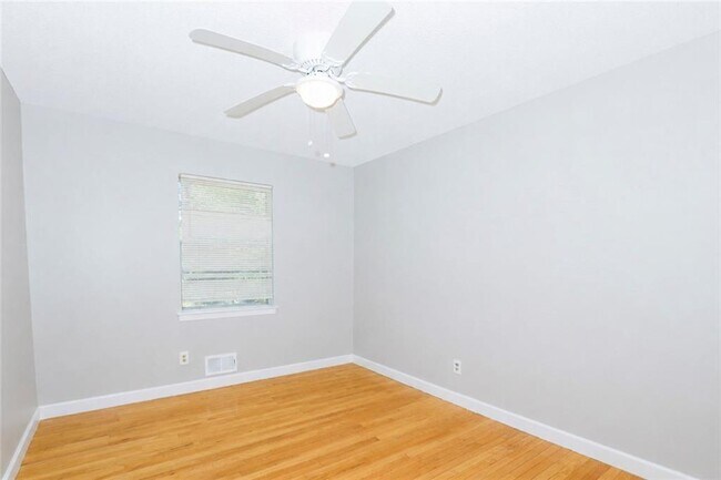 Building Photo - 6067 Ledgewood Dr