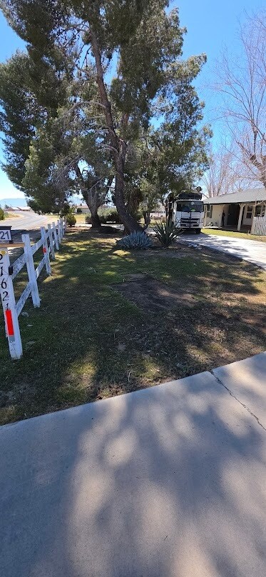 Building Photo - 21621 Pine Ridge Ave