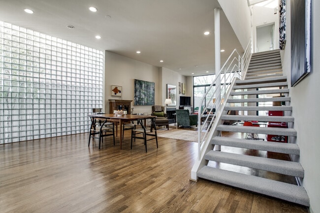 Building Photo - 4114 Normandy Ave