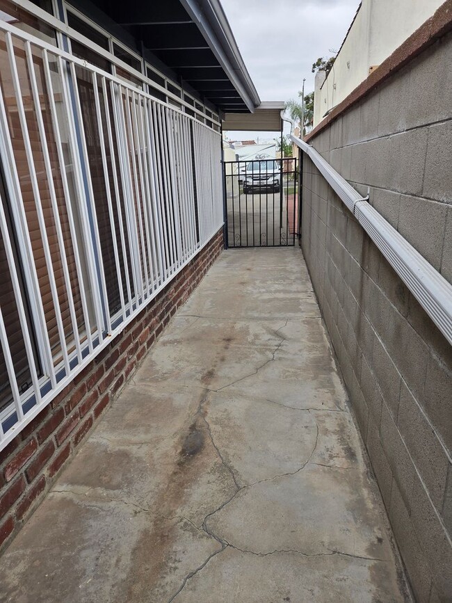 Building Photo - Spacious 2 Bedroom 2 Baths Spanish Charmer!