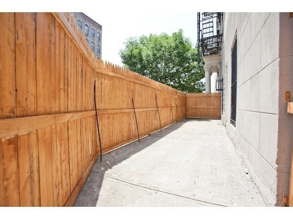 Building Photo - 220 Roebling St