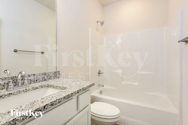 Building Photo - 204 Stonefence Dr