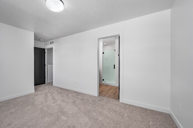 Building Photo - 487 W 620 N