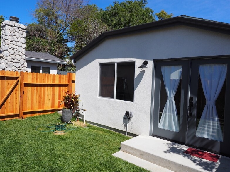 Building Photo - 5044 Loleta Ave