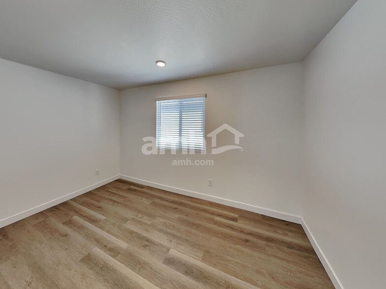 Building Photo - 20177 W Thomas Rd